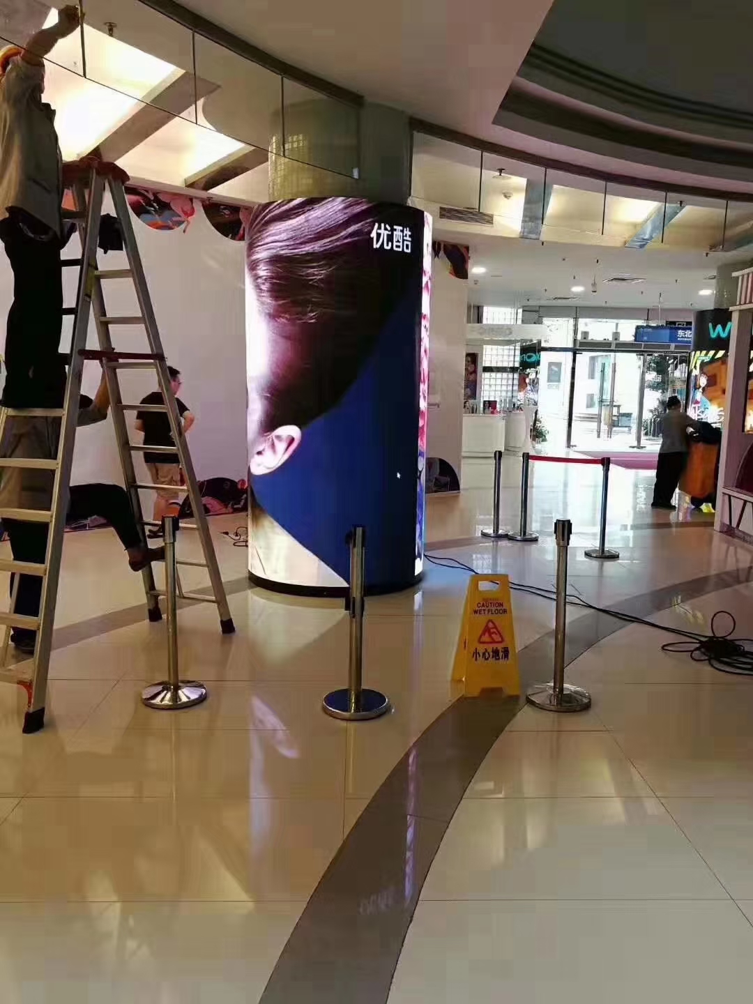 某商場室內(nèi)P3圓柱屏